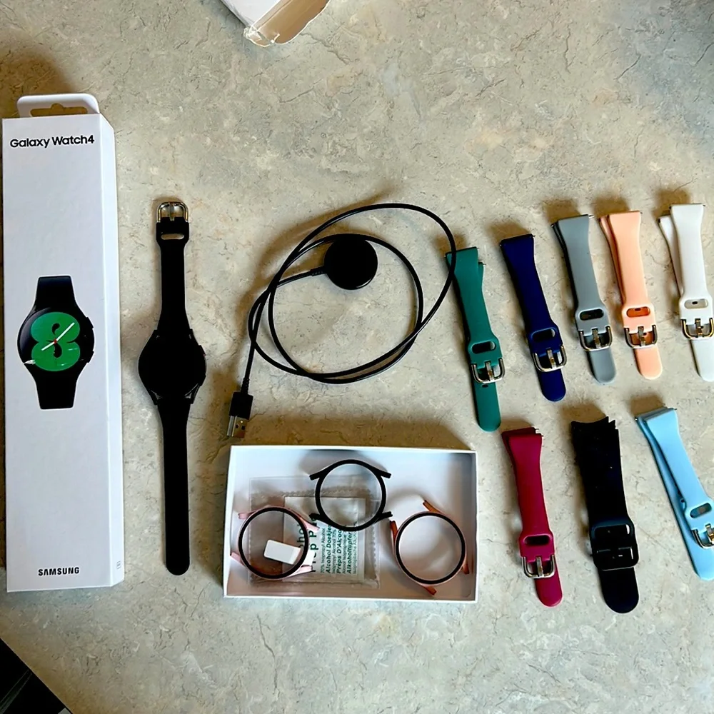 Samsung galaxy 4watch 4covers, 9 bands and charger